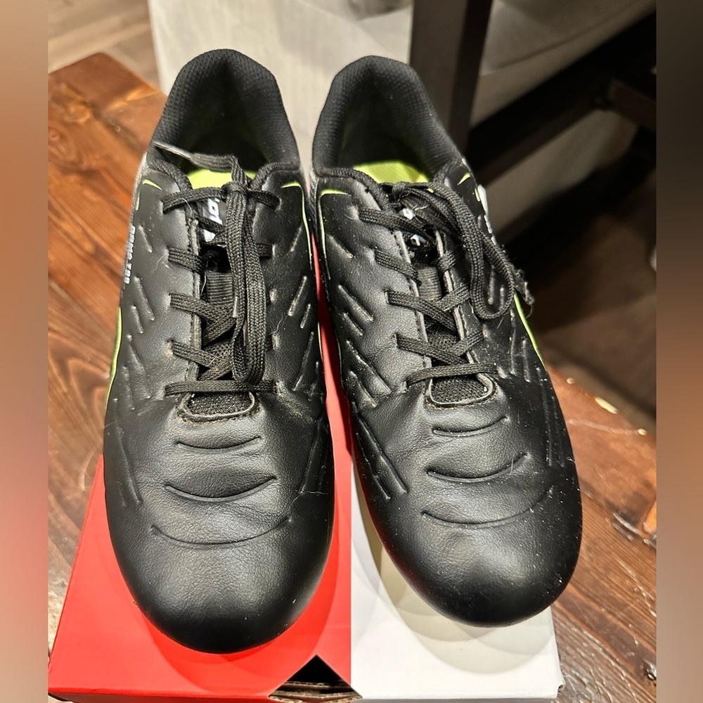 Lotto Soccer ⚽️ shoes - Picture 2 of 5